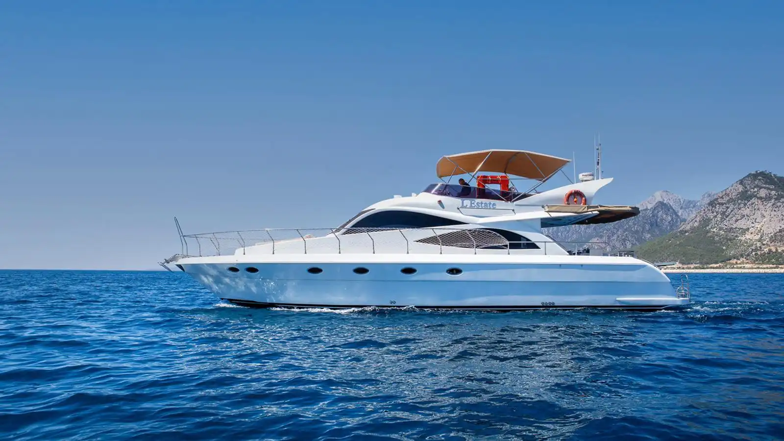 L ESTATE YACHT